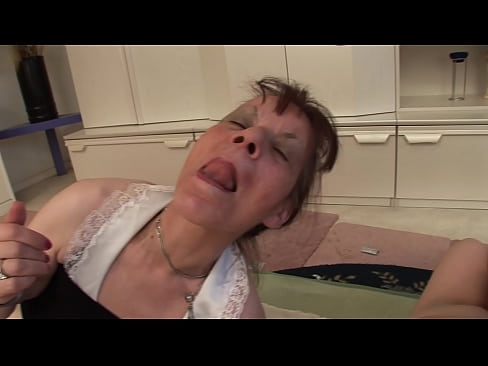 ❤️ Due nonne e un nonno fanno una cosa a tre Video di sessoal it.hentai-ita.ru ☑
