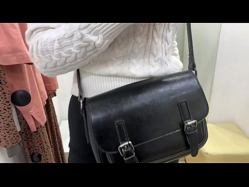 ❤️ Masturbazione pubblica della giovane cagna FeralBerry con un dildo nel camerino Video di sessoal it.hentai-ita.ru ☑