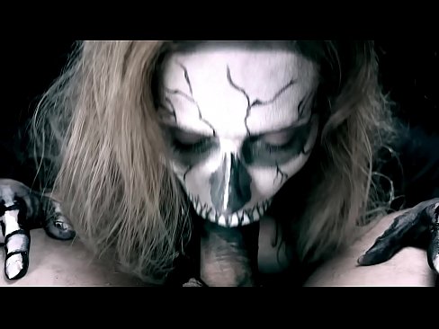 ❤️ Ragazza demone che succhia il cazzo con la sua bocca nera e ingoia lo sperma Video di sessoal it.hentai-ita.ru ☑